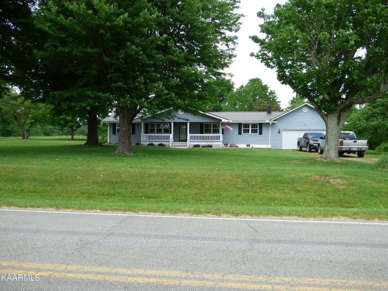 746 Maynard Rd, Crossville, TN 38571