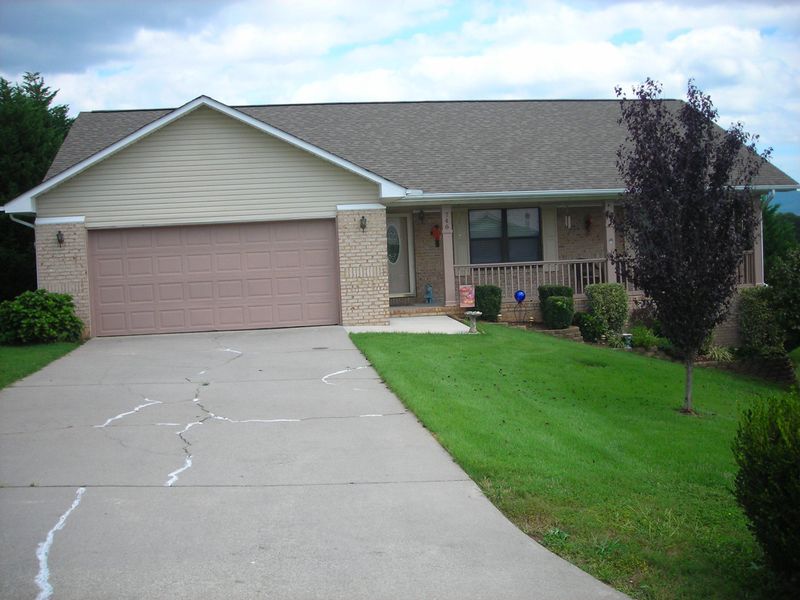 746 Meadow Ridge Rd, Walland, TN 37886