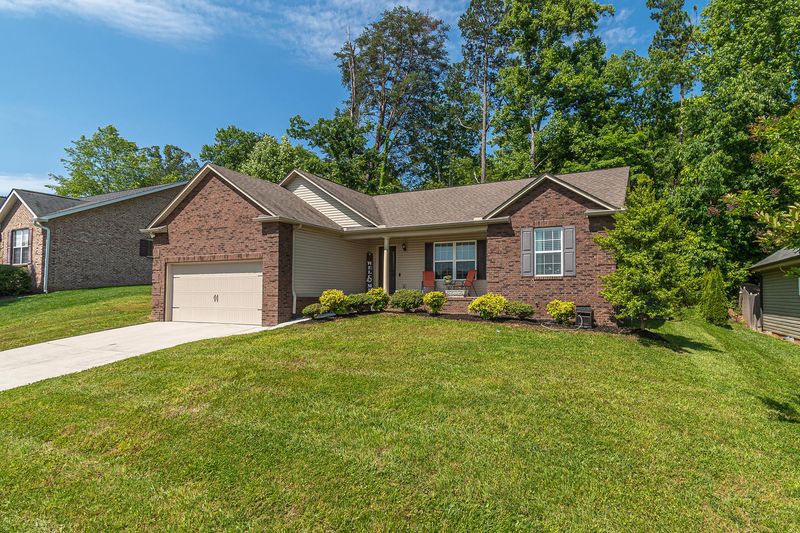 7461 Openview Ln, Corryton, TN 37721