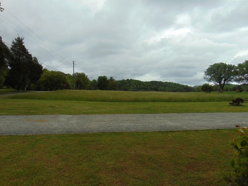 748 Bethel Rd, Clinton, TN 37716