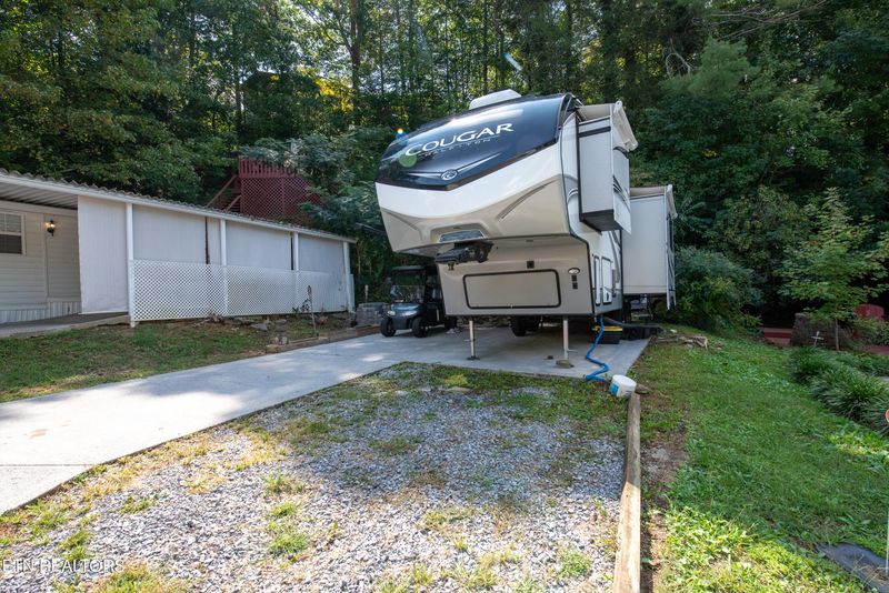 748 Big Valley Blvd, Townsend, TN 37882