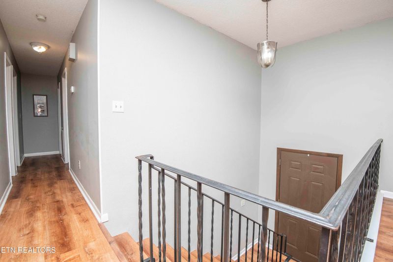 748 Crestview Cir, Lenoir City, TN 37772