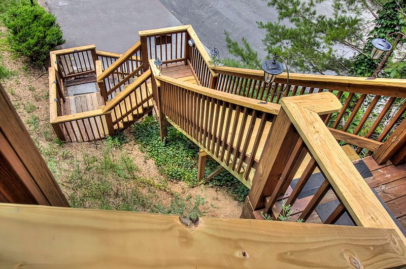 748 Golf View Blvd, Pigeon Forge, TN 37863