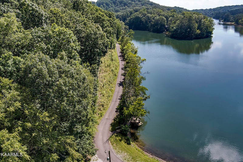 748 Laurel Lake Cir, Madisonville, TN 37354