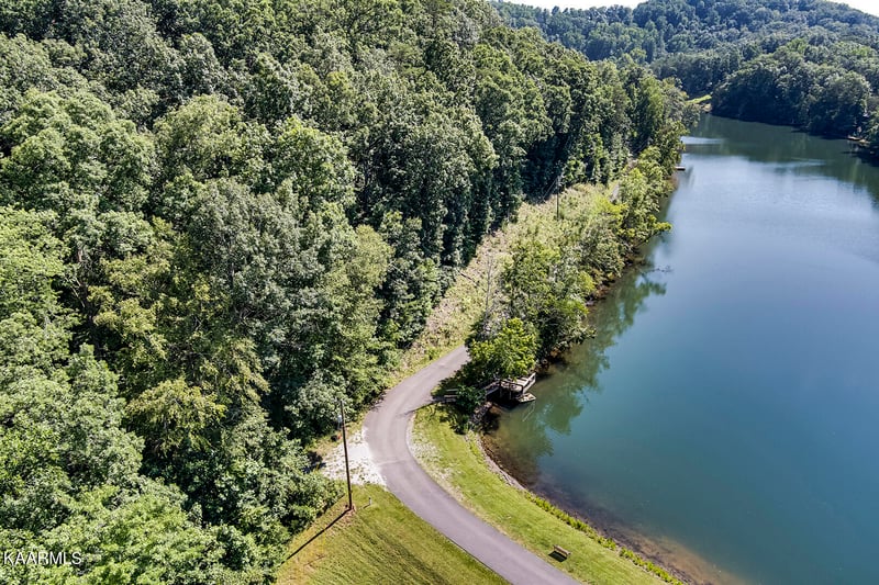 748 Laurel Lake Cir, Madisonville, TN 37354