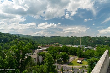 748 Widows Knob Rd, Gatlinburg, TN 37738