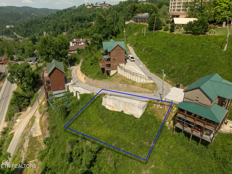 748 Widows Knob Rd, Gatlinburg, TN 37738