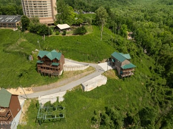 748 Widows Knob Rd, Gatlinburg, TN 37738