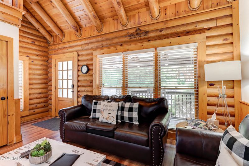 749 Golf View Blvd, Pigeon Forge, TN 37863