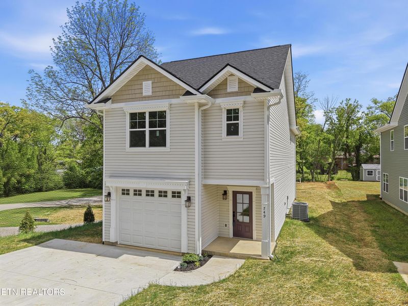 749 Maple Grove St, Maryville, TN 37801