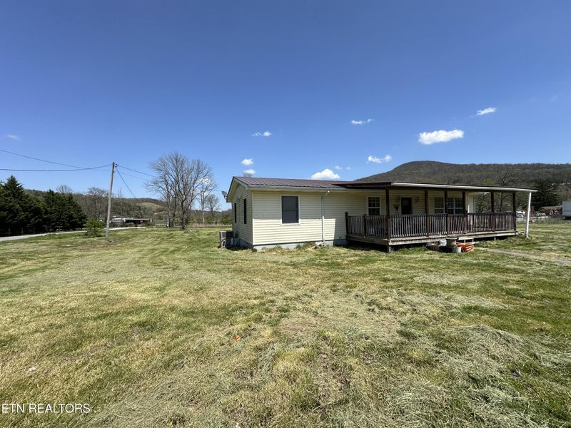 75 First St, Crab Orchard, TN 37723