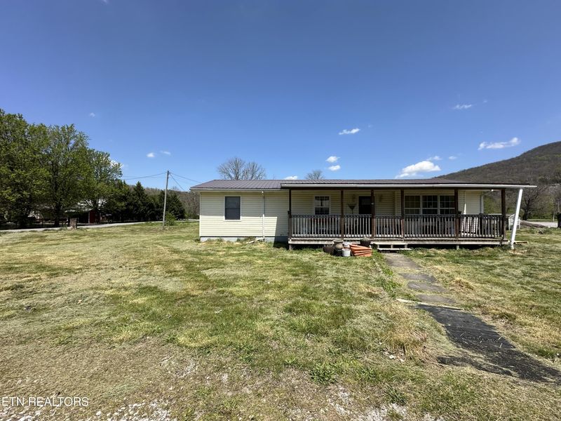 75 First St, Crab Orchard, TN 37723