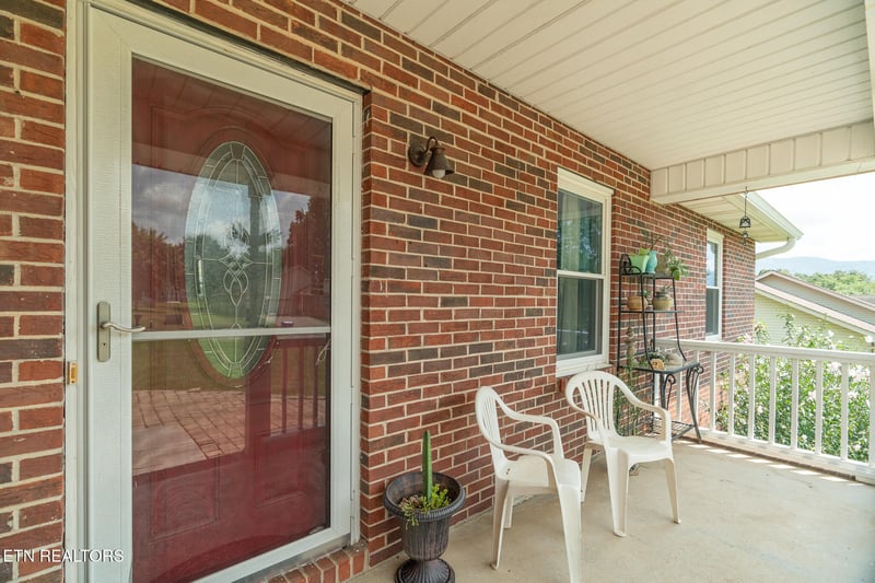 750 Meadow Ridge Rd, Walland, TN 37886