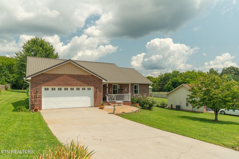 750 Meadow Ridge Rd, Walland, TN 37886