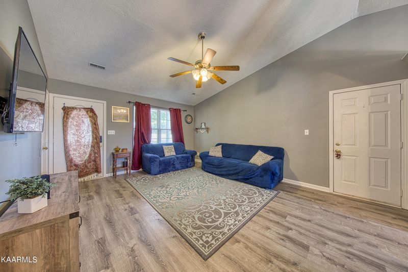 7504 Joyful Ln, Corryton, TN 37721