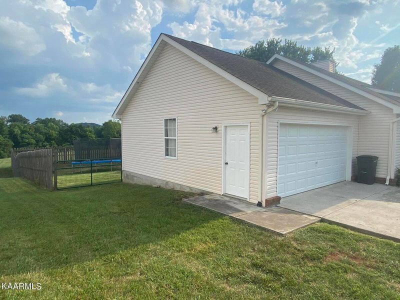 7506 Maple Leaf Dr, Corryton, TN 37721