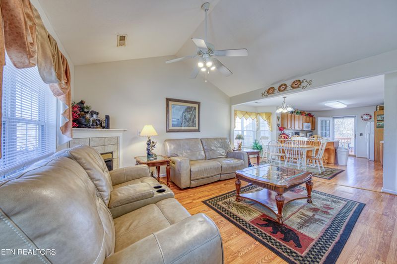 751 Plantation Dr, Pigeon Forge, TN 37863