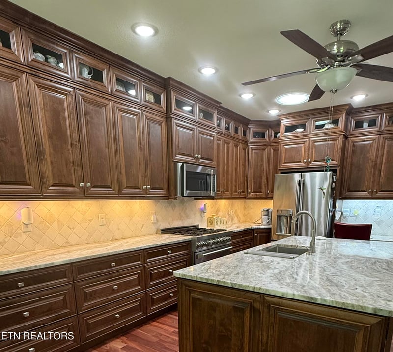 751 White Oak Rd, Monterey, TN 38574