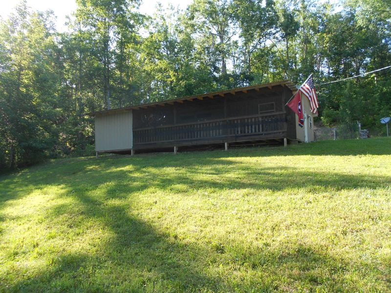 751 Wolfe Creek Dr, Crossville, TN 38571