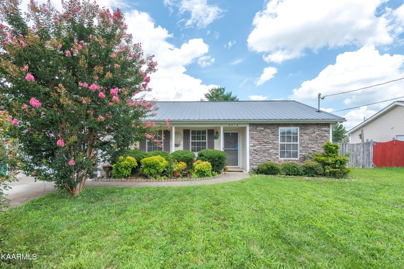 7517 Gary White Rd, Corryton, TN 37721