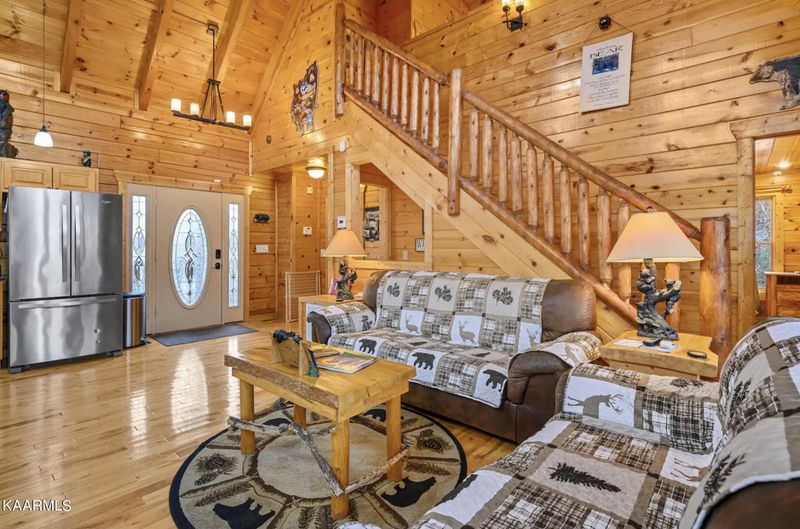 752 Ski View Ln, Sevierville, TN 37876