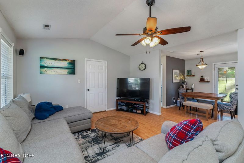 7527 Wheatmeadow Rd, Corryton, TN 37721