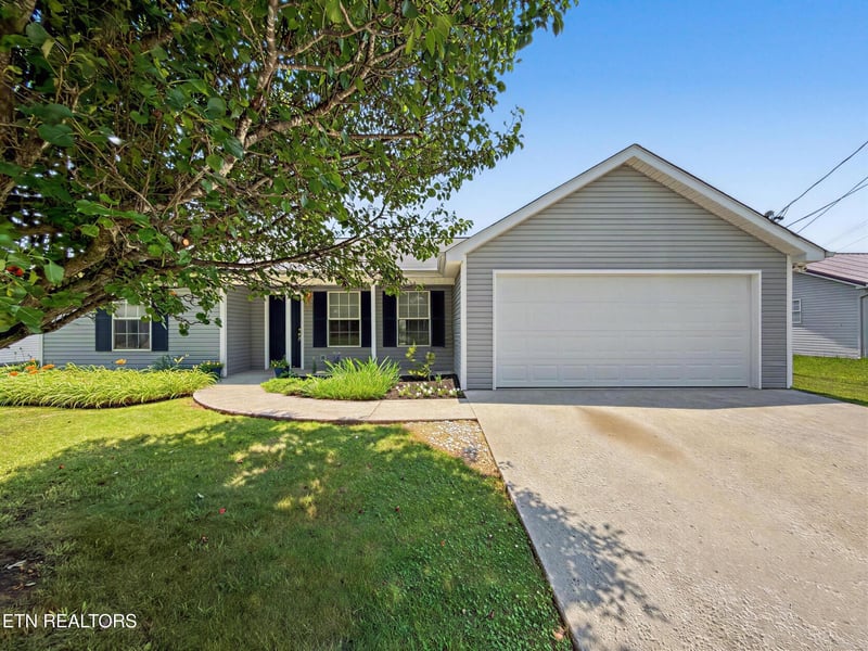 7528 Gary White Rd, Corryton, TN 37721