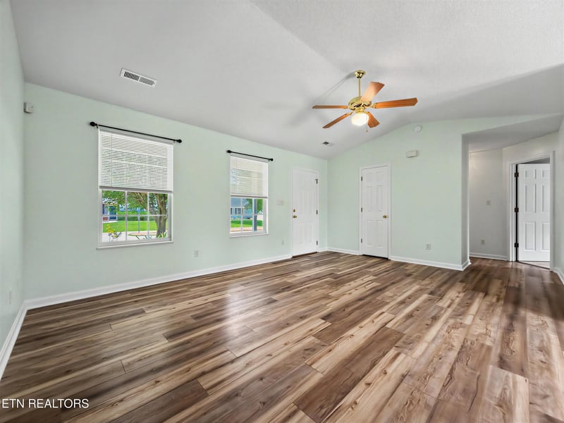 7528 Gary White Rd, Corryton, TN 37721