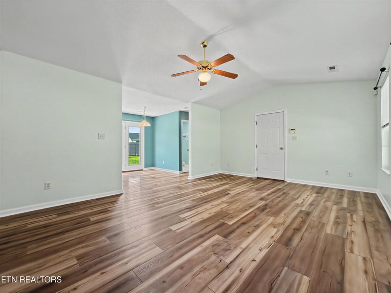 7528 Gary White Rd, Corryton, TN 37721