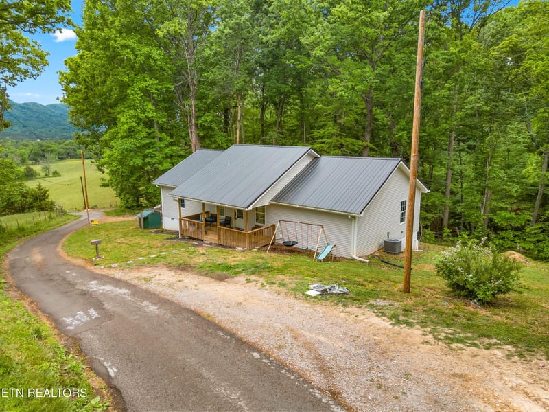 753 Dalton Ridge Rd, Thorn Hill, TN 37881