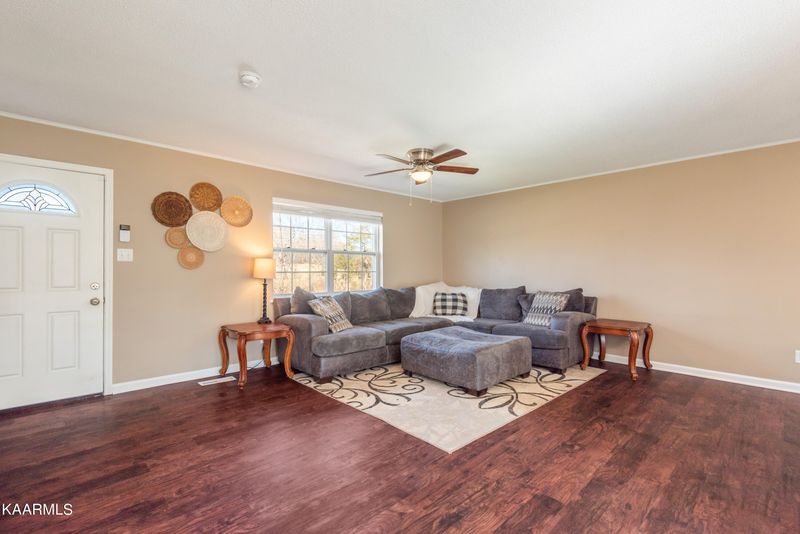 7541 Gibbs Rd, Corryton, TN 37721