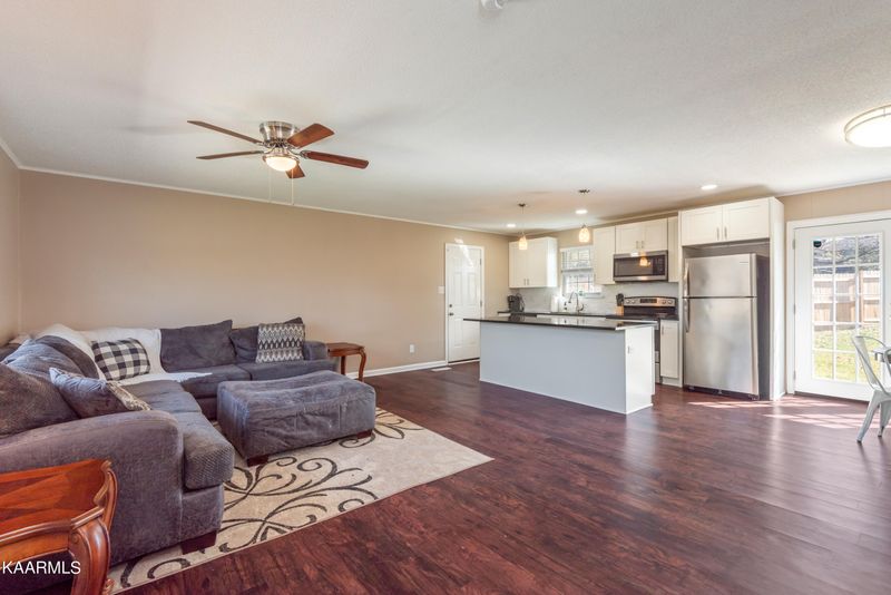 7541 Gibbs Rd, Corryton, TN 37721