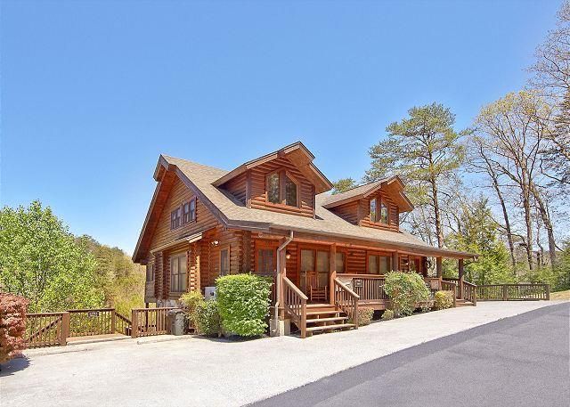 755 Golf View Blvd, Pigeon Forge, TN 37863