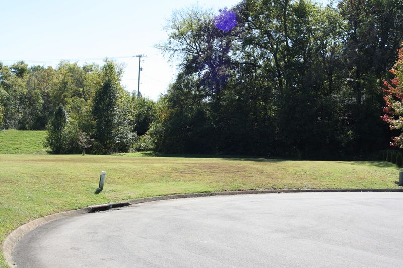 7551 Willow Spring Dr, Knoxville, TN 37938