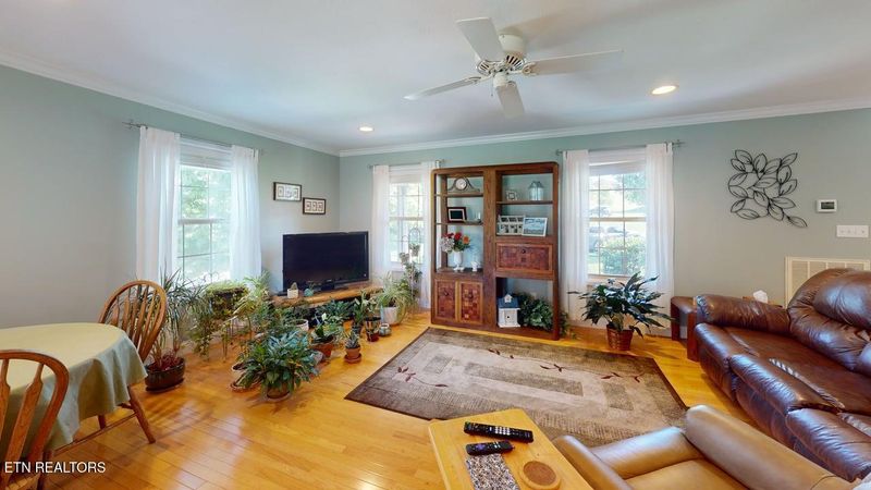 7555 Stonehenge Dr, Talbott, TN 37877