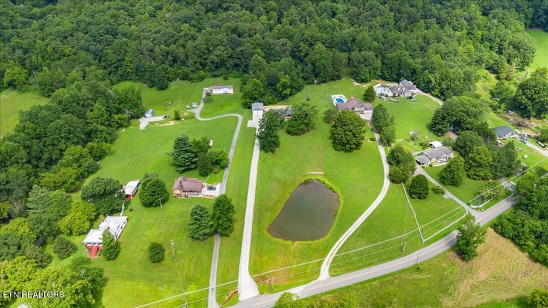 756 Old Lake City Hwy, Rocky Top, TN 37769