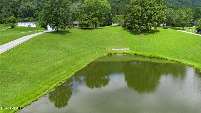 756 Old Lake City Hwy, Rocky Top, TN 37769