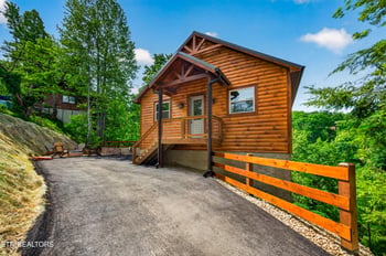756 Ski View Ln, Sevierville, TN 37876