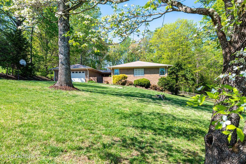 7569 Glastonbury Rd, Knoxville, TN 37931