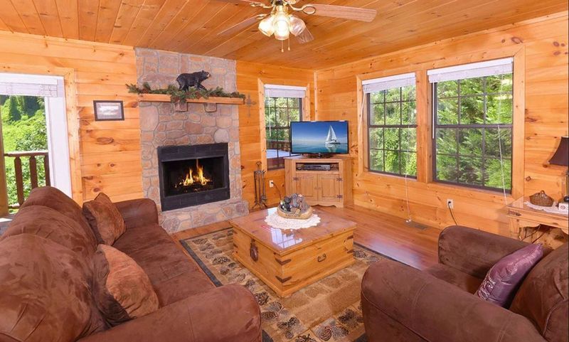 757 Bear Hollow Way, Sevierville, TN 37876