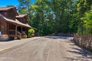 757 Golf View Blvd, Pigeon Forge, TN 37863