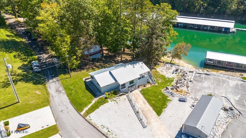 758 Indian River Boat Dock Rd, Jacksboro, TN 37757