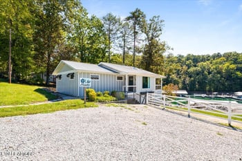 758 Indian River Boat Dock Rd, Jacksboro, TN 37757