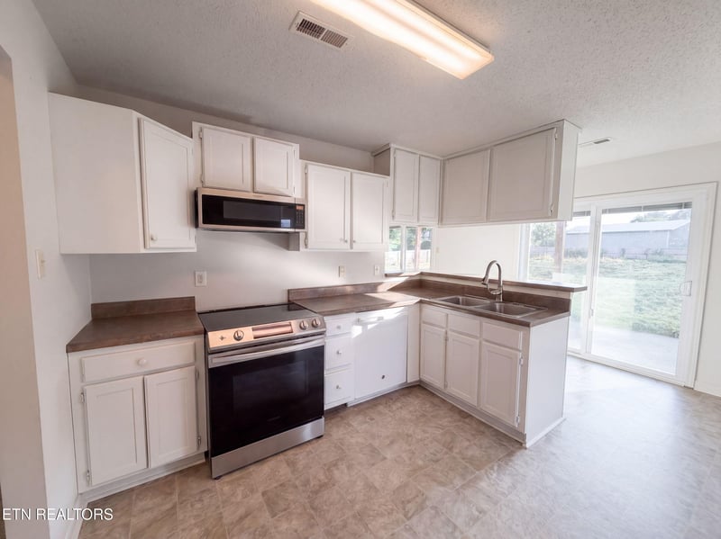 758 Meadow Ridge Rd, Walland, TN 37886