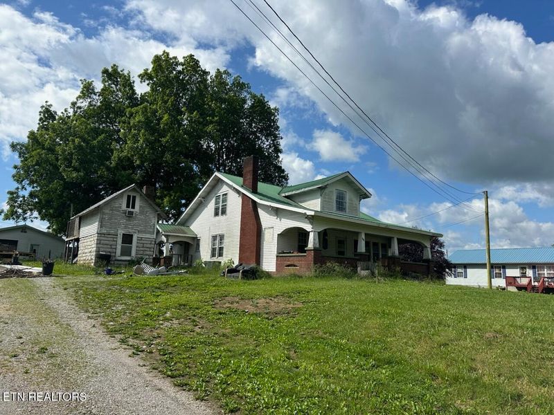 758 Old Middlesboro Hwy, Lafollette, TN 37766