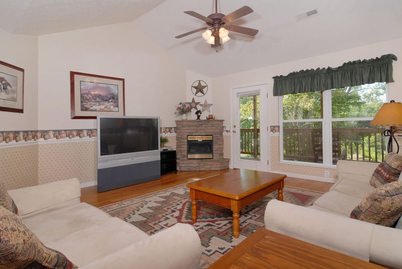 758 Plantation Dr #561, Pigeon Forge, TN 37863