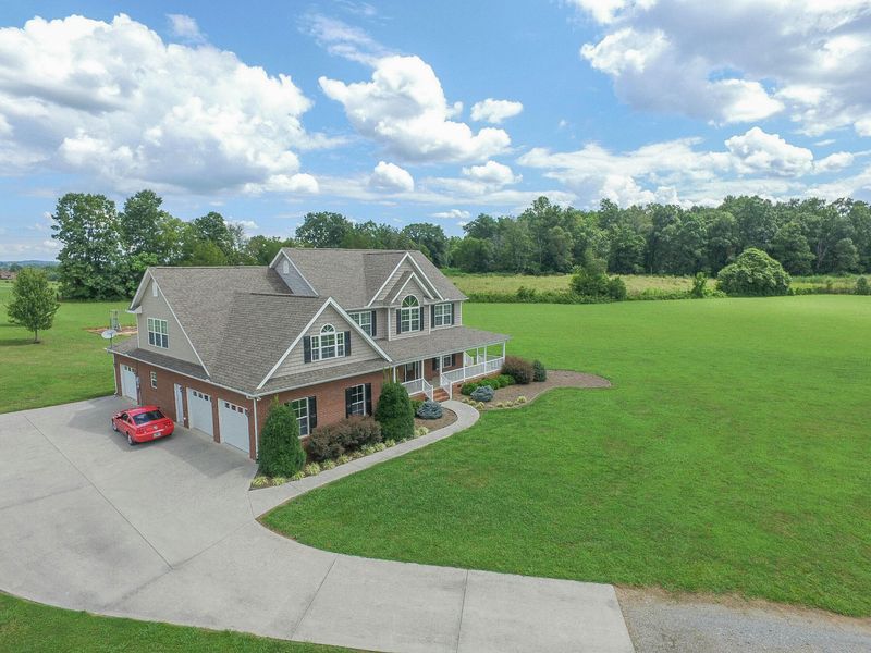 759 Pointe South Dr, Walland, TN 37886