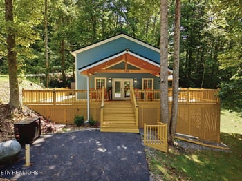 760 Boone Acres Ln, Pigeon Forge, TN 37863