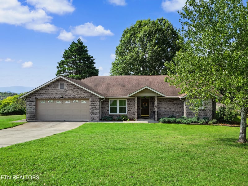 760 Gates Ln, Kodak, TN 37764