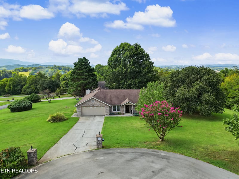 760 Gates Ln, Kodak, TN 37764
